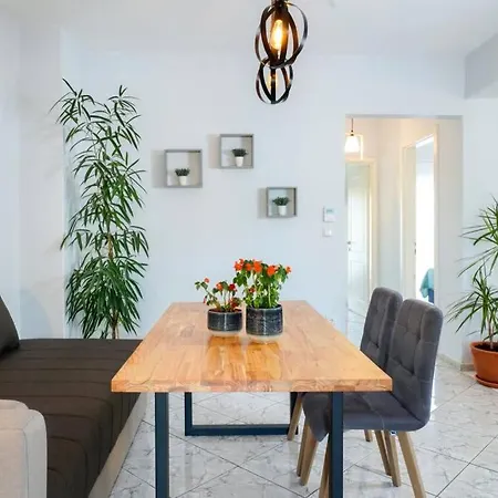 Tzaneti'S House Apartment *
